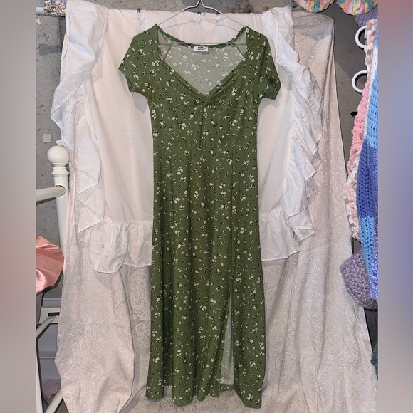 Floral Green Long Dress w/ Side Slit from Ardenes - Picture 4 of 7